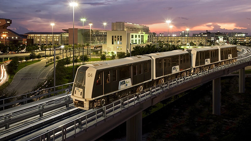 MIA Mover (modal que conecta el aeropuerto con el Miami Intermodal Center)